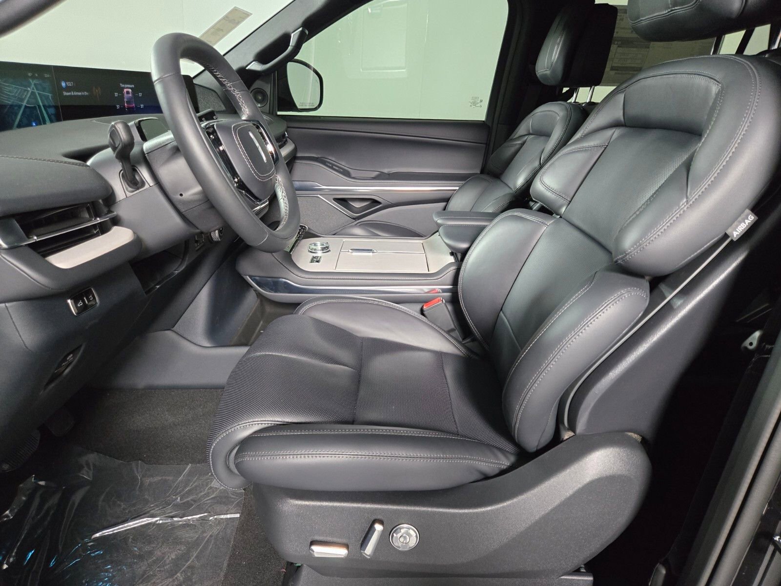 New 2026 Lincoln Navigator Reserve w/ Jet Appearance Package AWD/4WD image 13