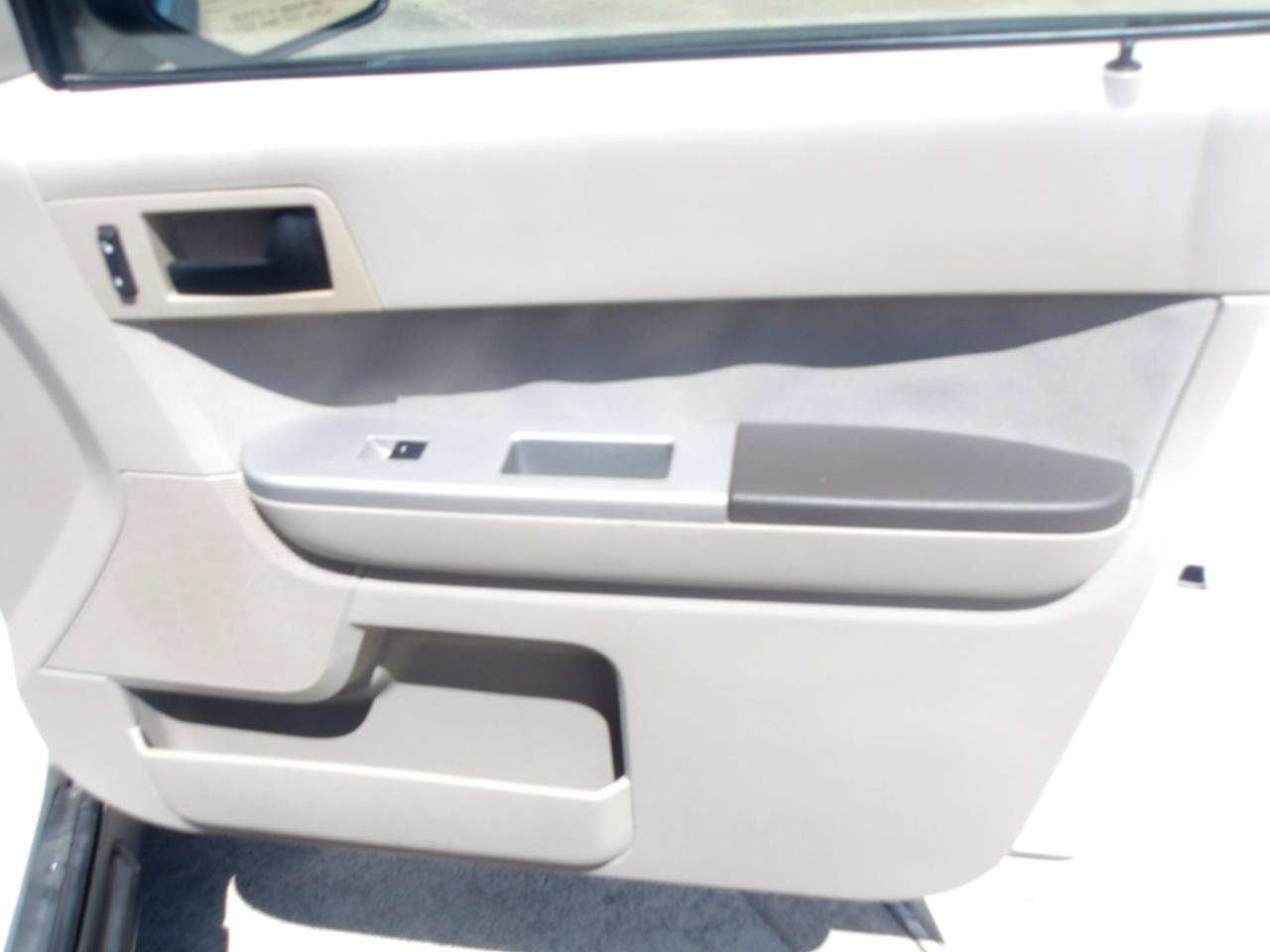 Used 2010 Ford Escape XLT FWD image 9