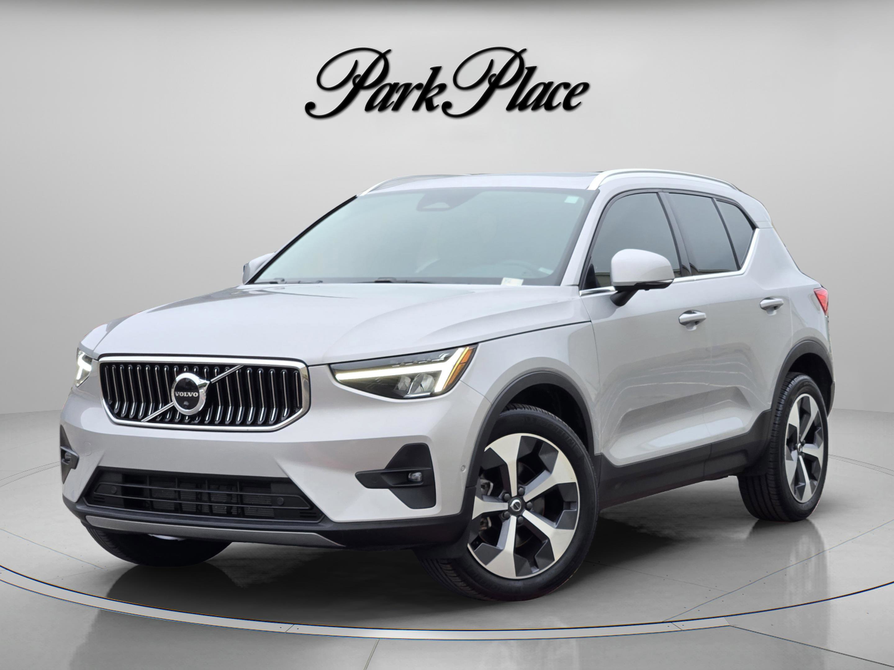 Used 2023 Volvo XC40 B5 Plus w/ Protection Package Premier
