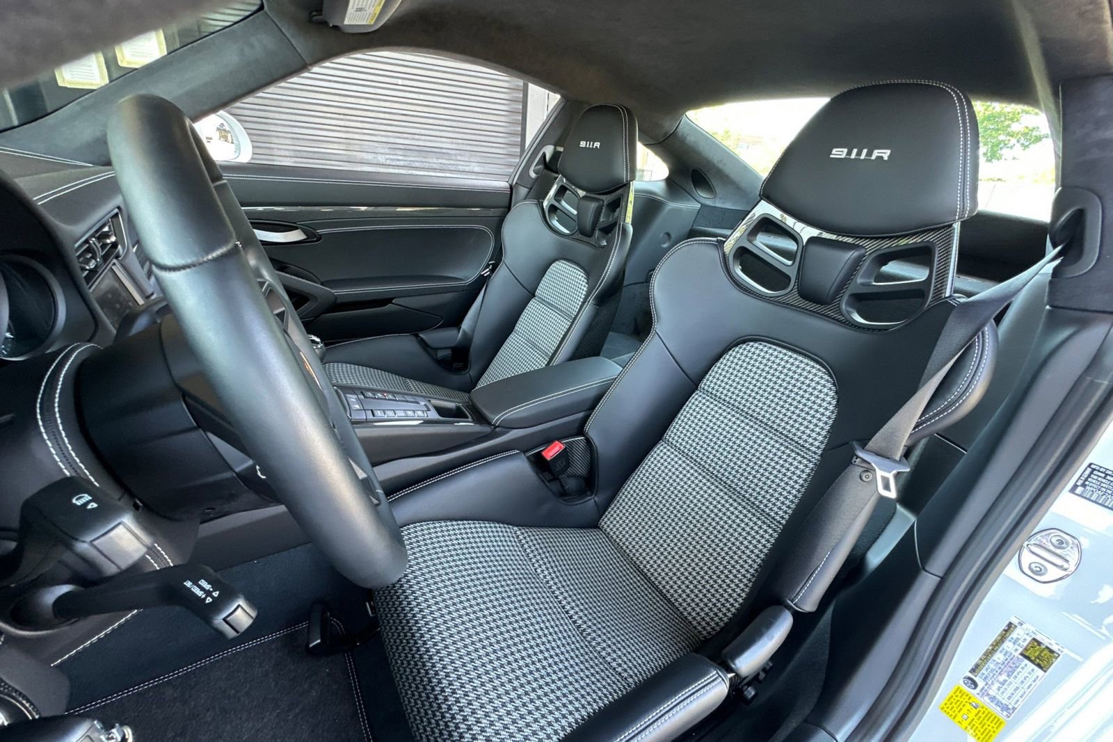 Certified 2016 Porsche 911 R RWD image 5