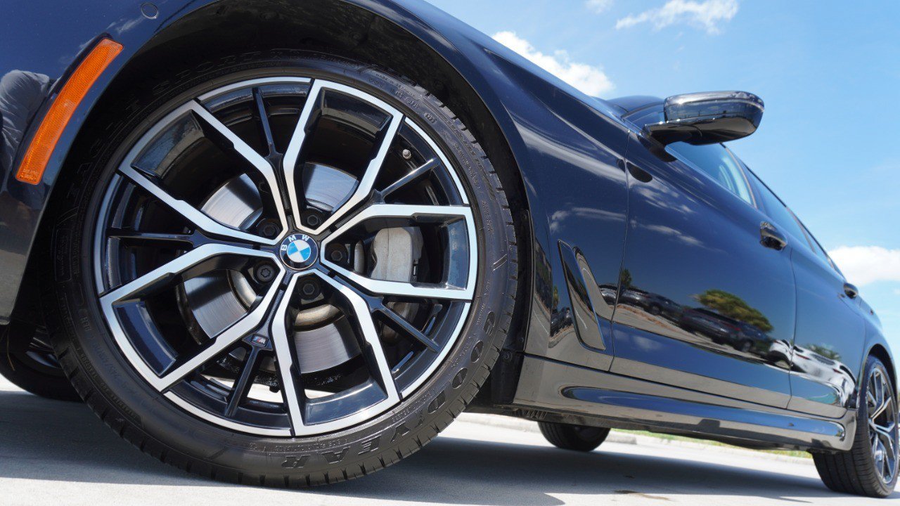 Used 2023 BMW 530i w/ M Sport Package RWD image 11