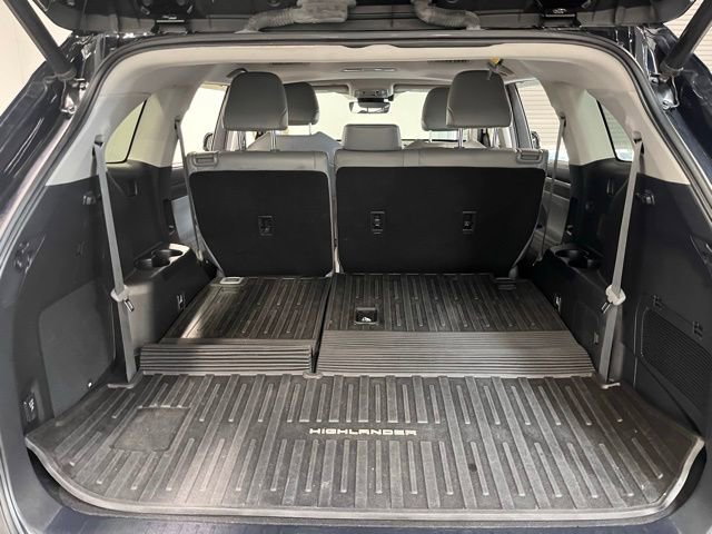 Used 2021 Toyota Highlander Limited image 16