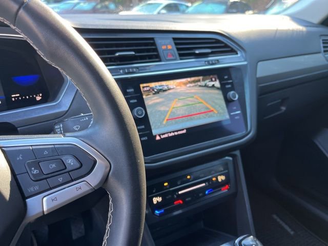 Used 2022 Volkswagen Tiguan SE w/ Panoramic Sunroof Package image 25