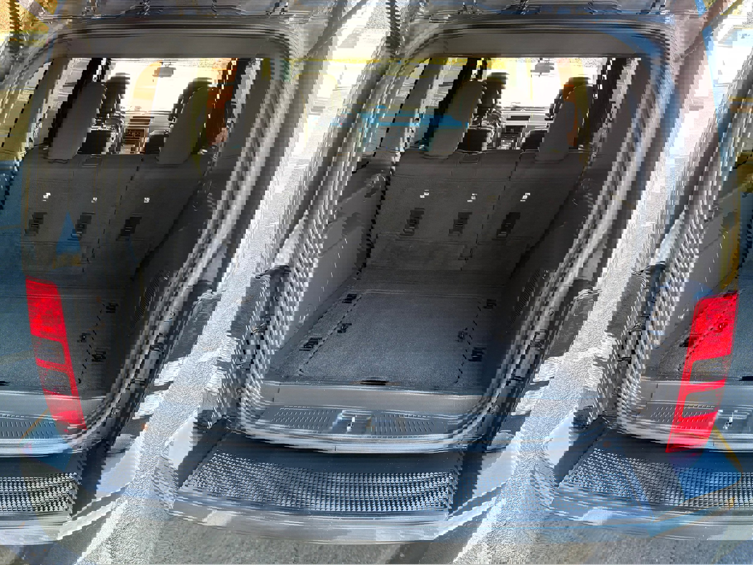 Used 2011 Jeep Liberty Sport image 18