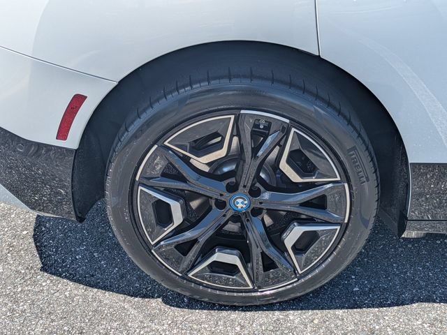 Used 2025 BMW iX xDrive50 w/ Sport Package AWD/4WD image 11