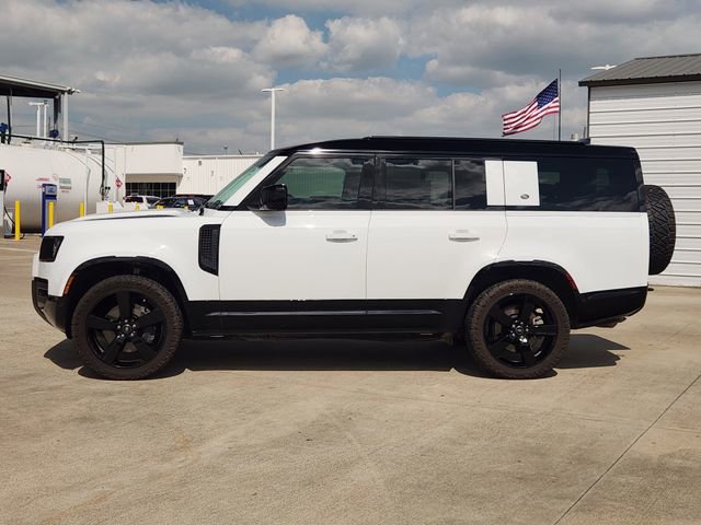 Used 2024 Land Rover Defender 130 X-Dynamic SE AWD/4WD image 4