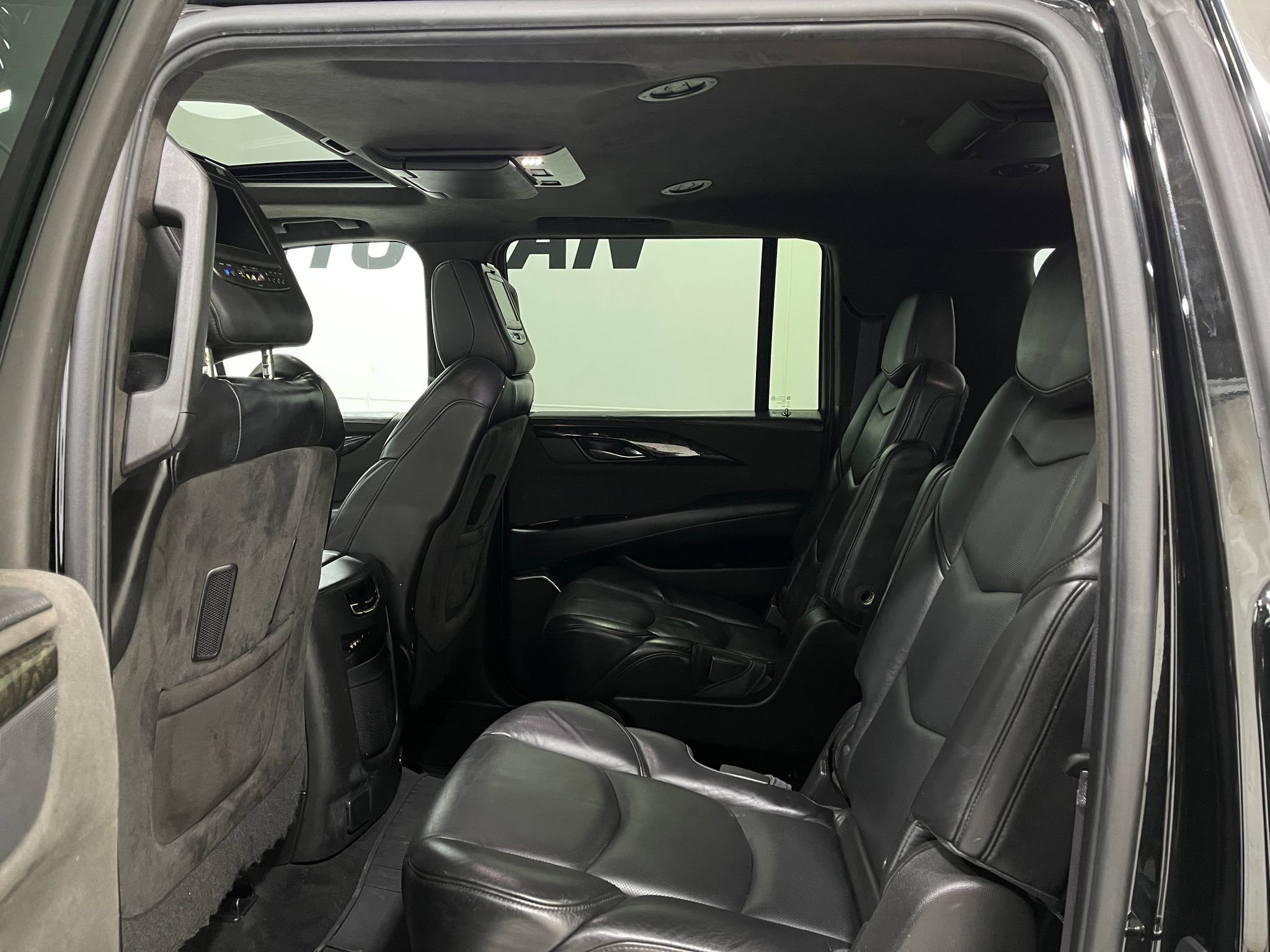 Used 2015 Cadillac Escalade ESV Platinum image 32