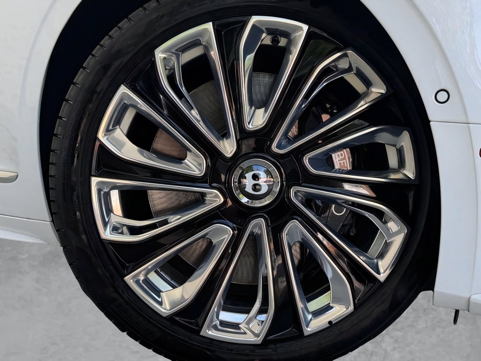 New 2026 Bentley Flying Spur Plug-In Hybrid AWD/4WD image 36