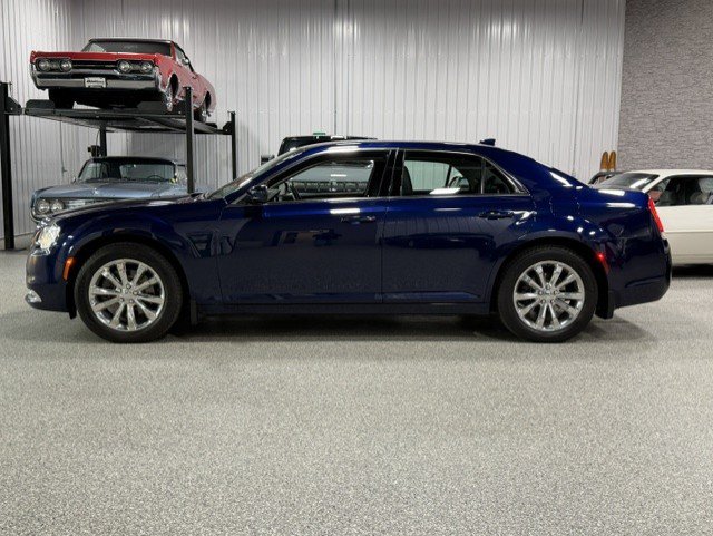 Used 2017 Chrysler 300 Limited w/ Driver Convenience Group AWD/4WD image 2