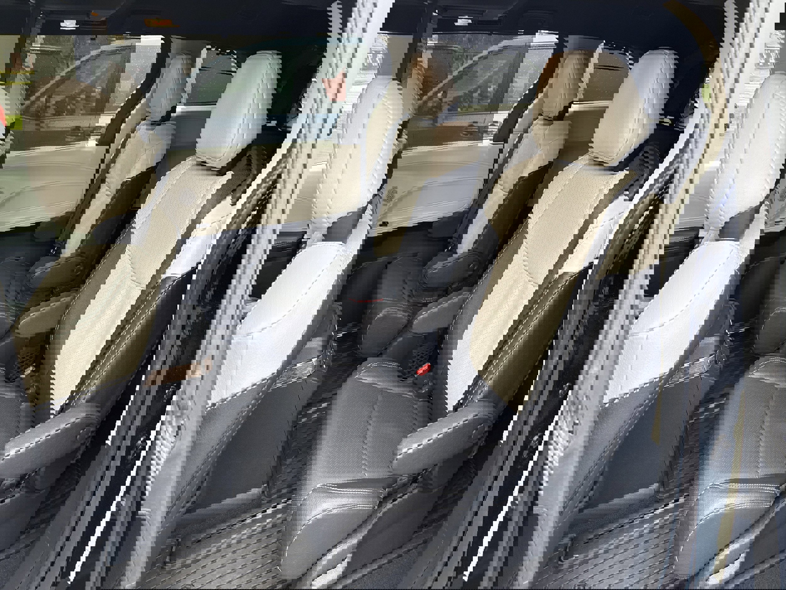 Used 2025 Toyota Sienna Platinum image 36