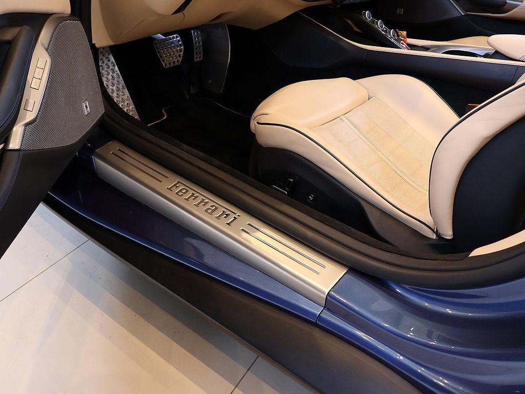 Certified 2020 Ferrari Portofino RWD image 87