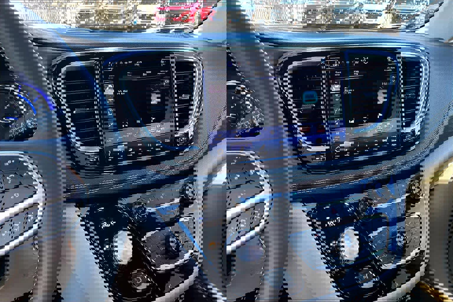 Used 2024 Chrysler Pacifica Select image 6