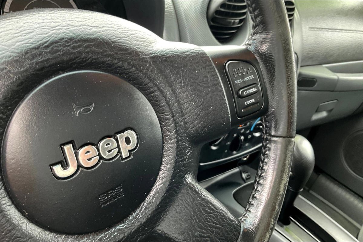Used 2005 Jeep Liberty Sport AWD/4WD image 12