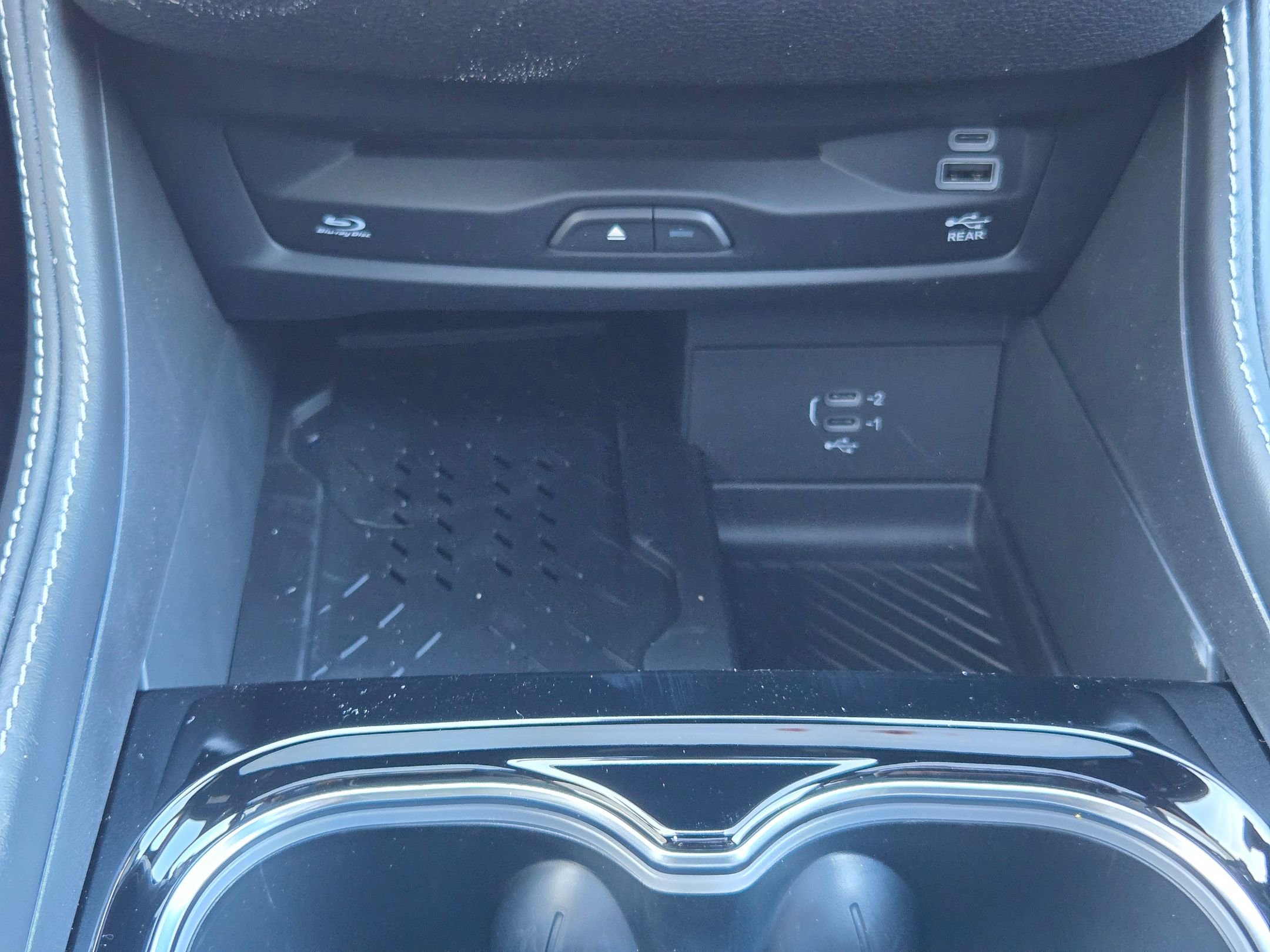 New 2026 Chrysler Pacifica Limited w/ Uconnect Theater Family Group image 14