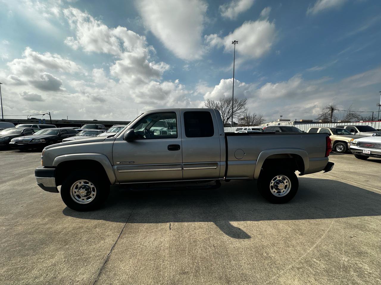 Used 2003 Chevrolet Silverado 2500 LS RWD image 2