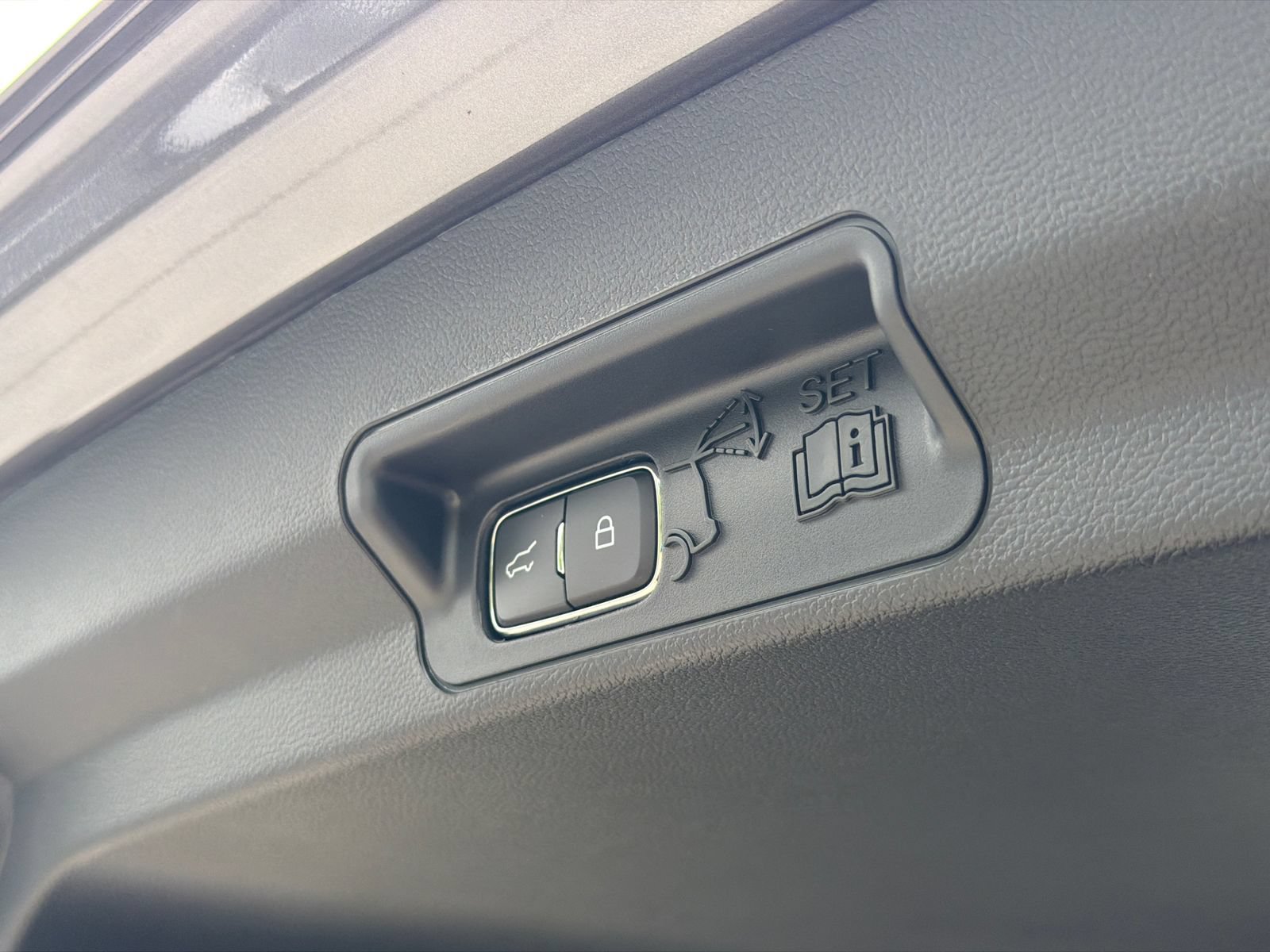 New 2026 Ford Explorer Active w/ Active Comfort Package AWD/4WD image 9