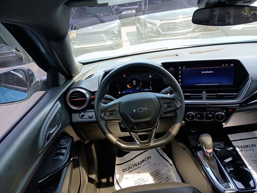 Used 2025 Chevrolet Trax RS w/ Sunroof Package FWD image 20