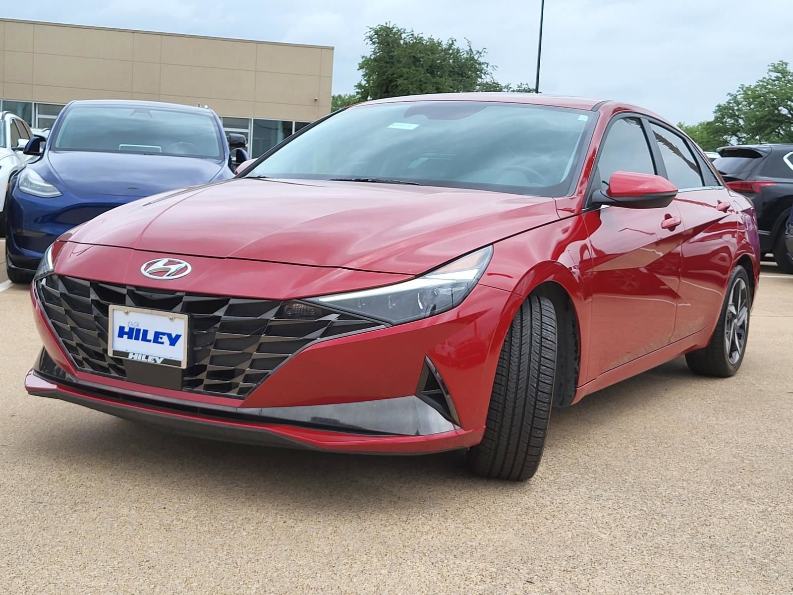 Used 2023 Hyundai Elantra Limited FWD image 2