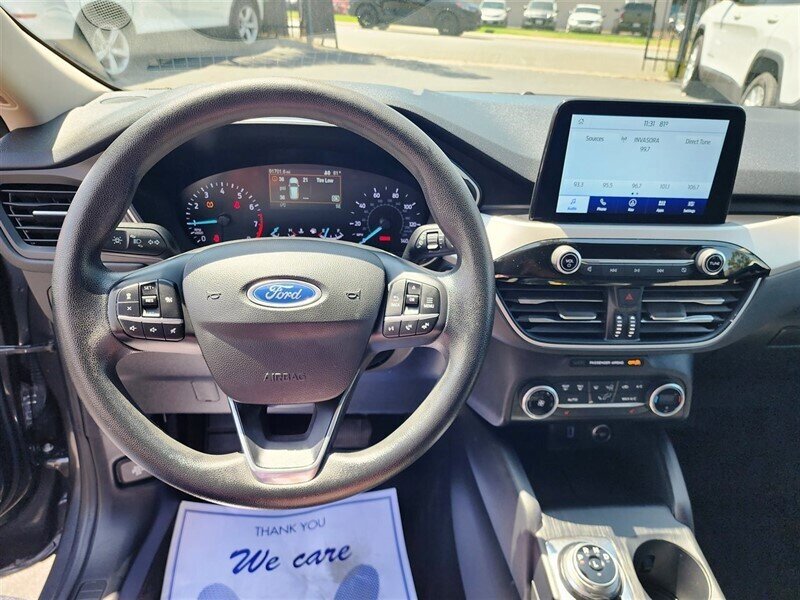 Used 2020 Ford Escape SE image 18