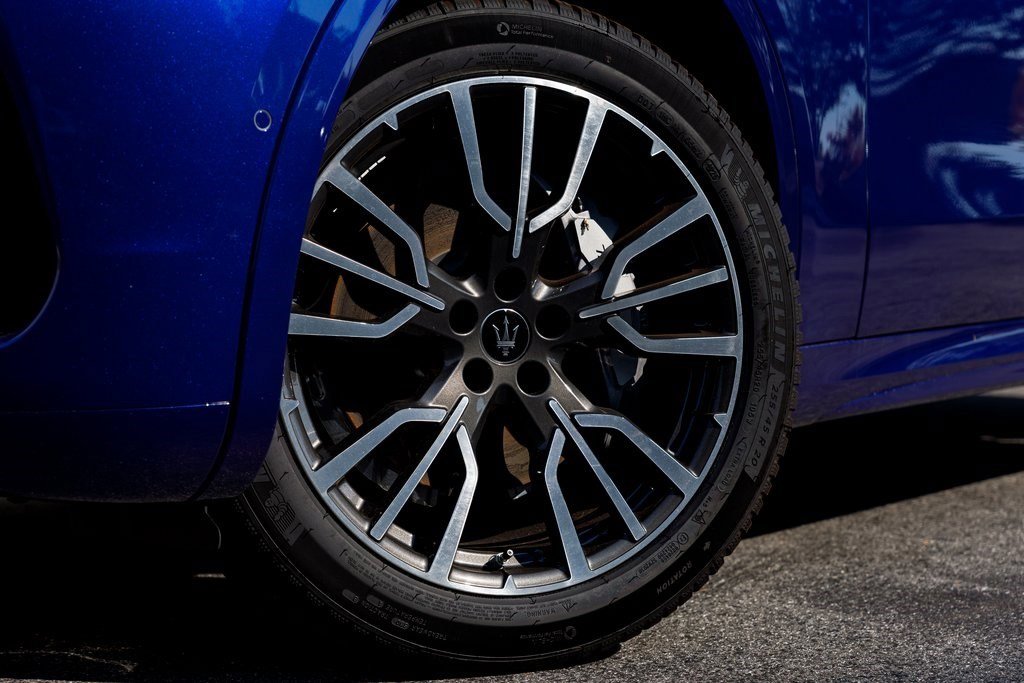 New 2025 Maserati Grecale GT image 9