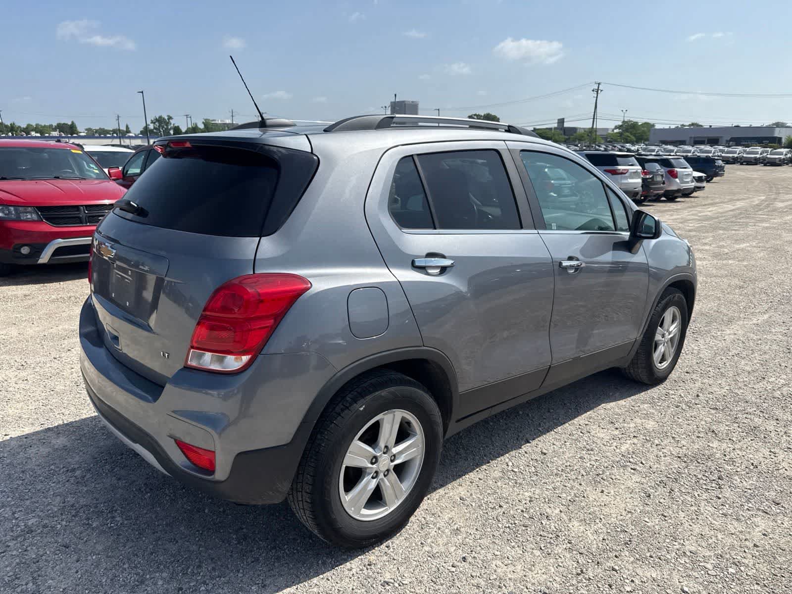 Used 2020 Chevrolet Trax LT w/ LT Convenience Package FWD image 3