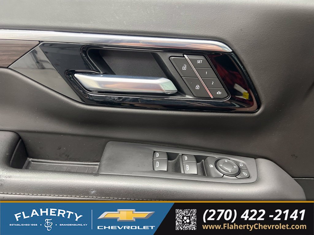 Used 2025 Chevrolet Tahoe Z71 AWD/4WD image 17