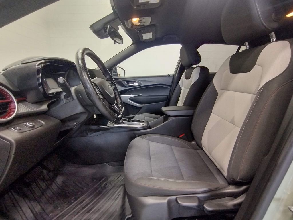 Used 2024 Chevrolet Trax RS FWD image 20