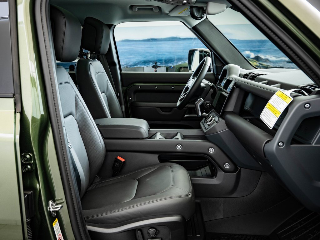 New 2026 Land Rover Defender 110 X-Dynamic SE image 21