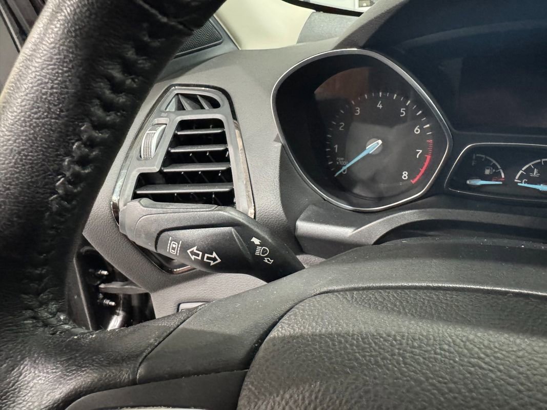 Used 2018 Ford Escape Titanium w/ Ford Safe & Smart Package image 15