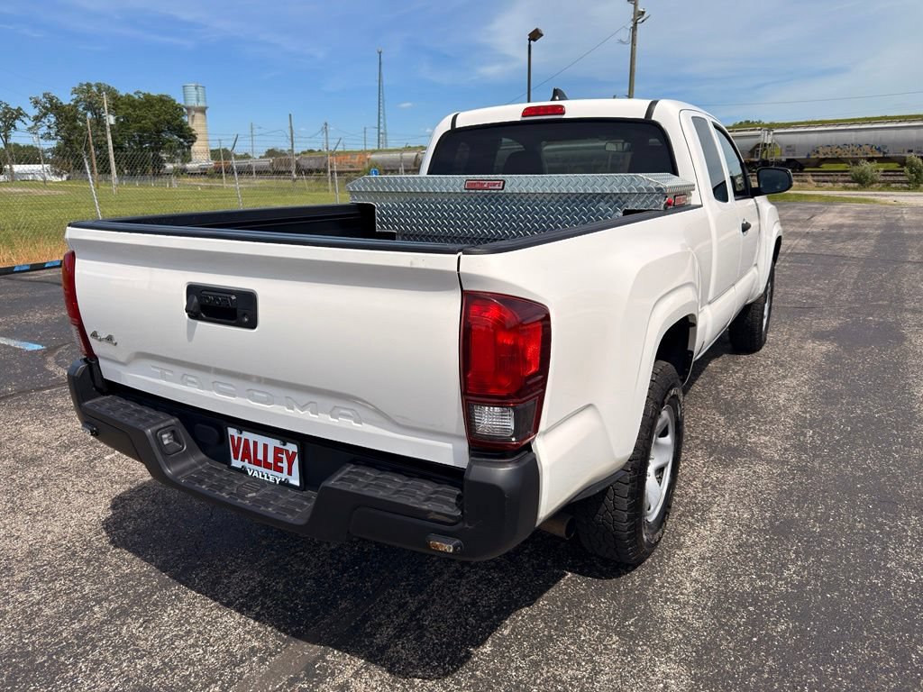 Used 2022 Toyota Tacoma SR AWD/4WD image 6
