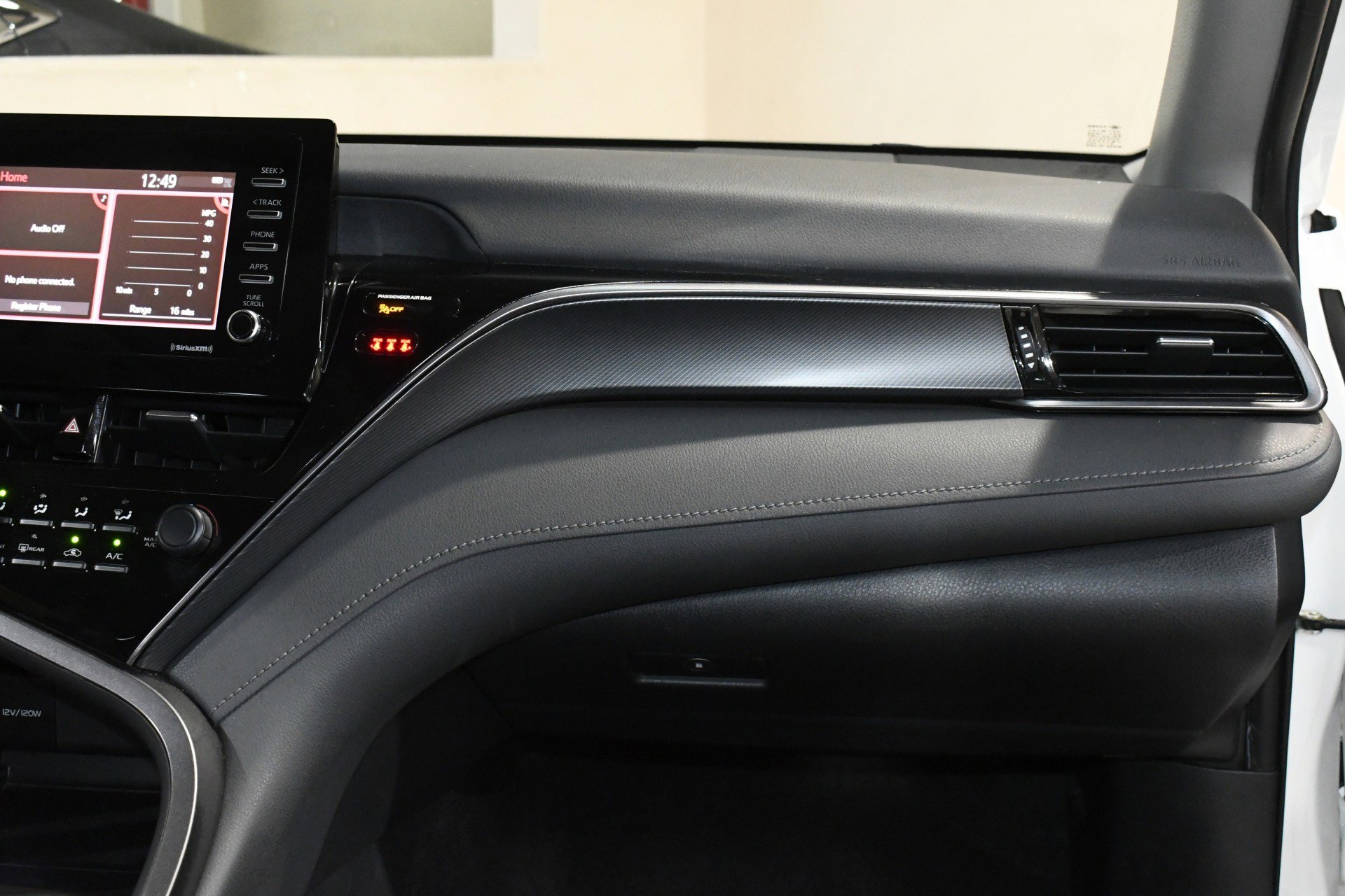 Used 2021 Toyota Camry LE image 24