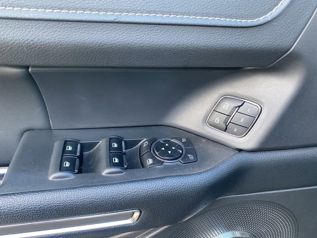 Used 2024 Ford Expedition Max XLT image 11