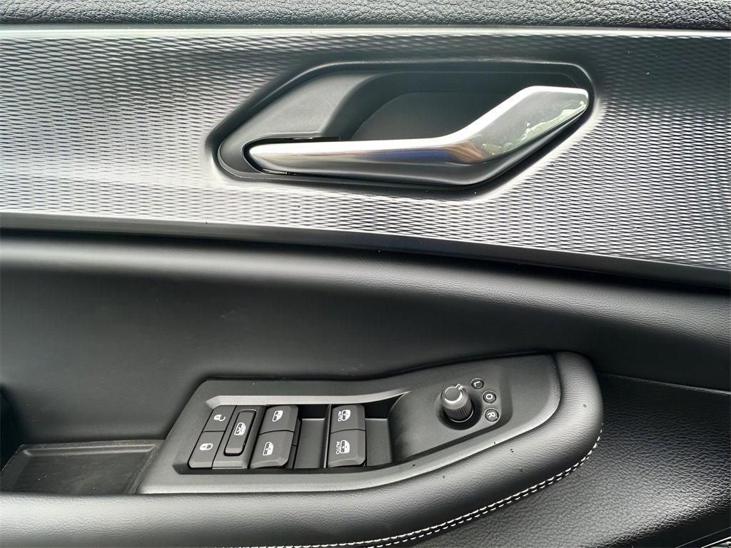 New 2025 Jeep Grand Cherokee Altitude image 21