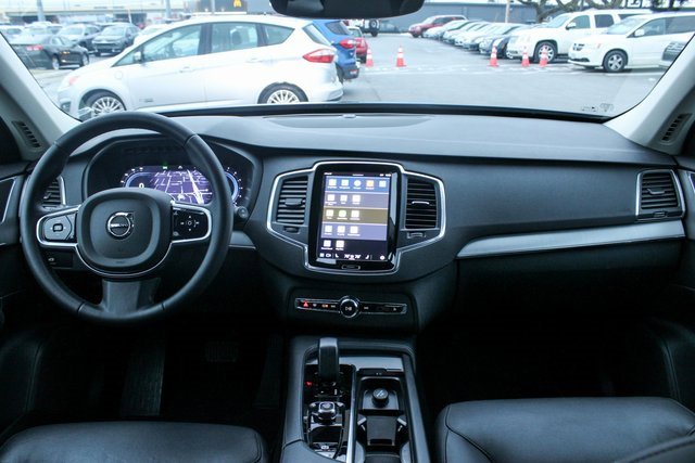 Used 2025 Volvo XC90 B5 Core image 15
