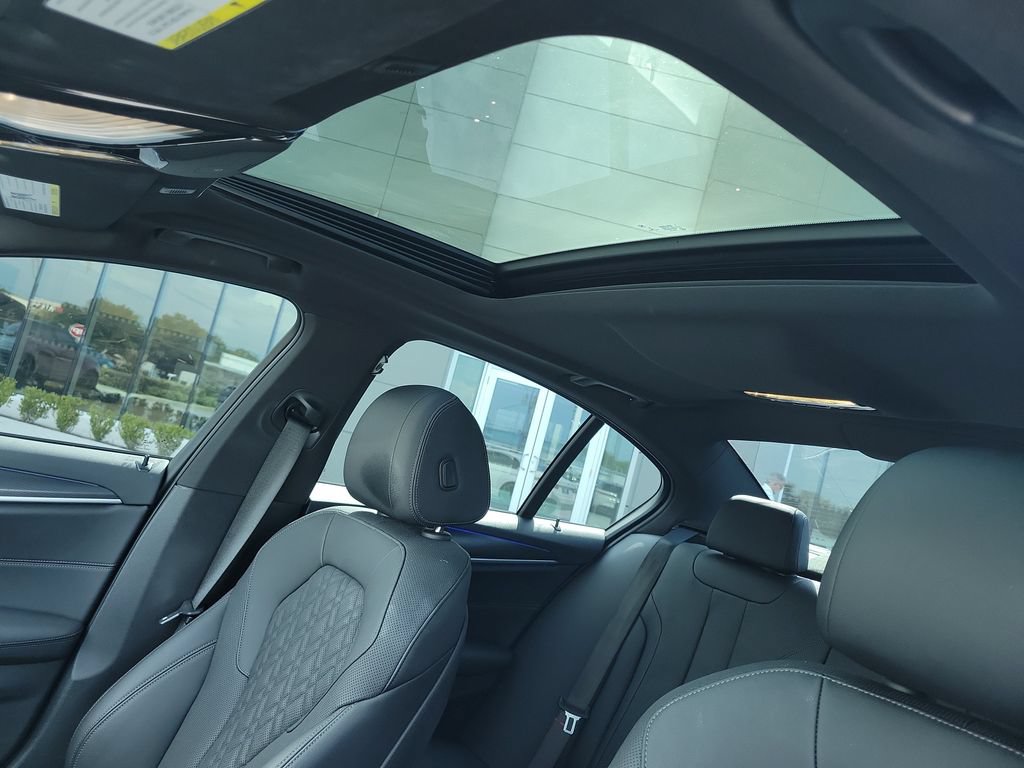 Used 2022 BMW 540i w/ M Sport Package RWD image 28