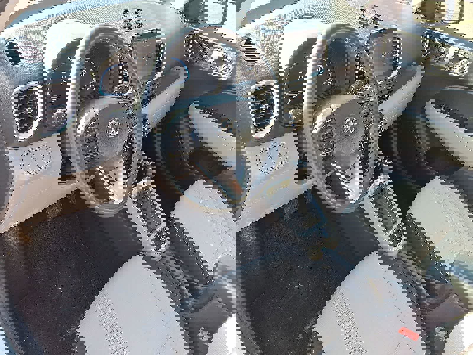 Used 2024 Hyundai Venue SEL image 16