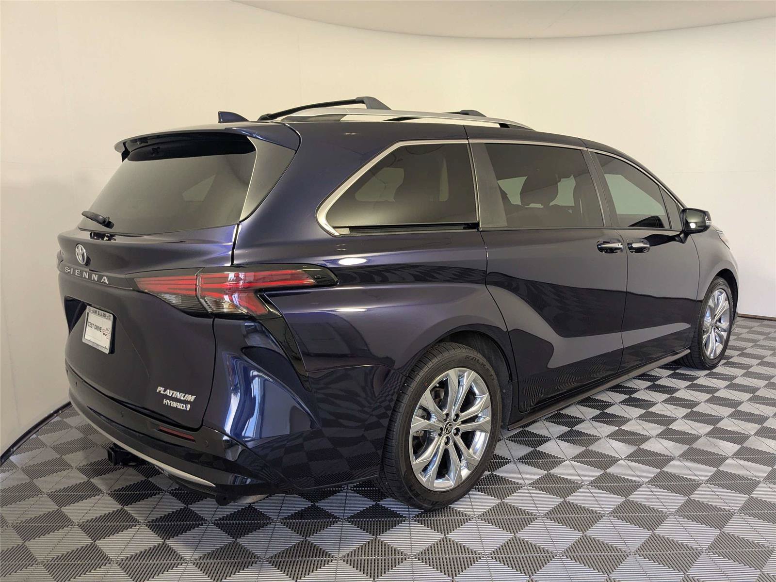 Certified 2022 Toyota Sienna Platinum FWD image 5