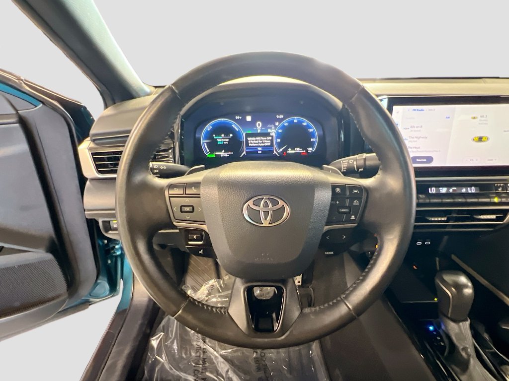 Used 2025 Toyota Camry XSE FWD image 11