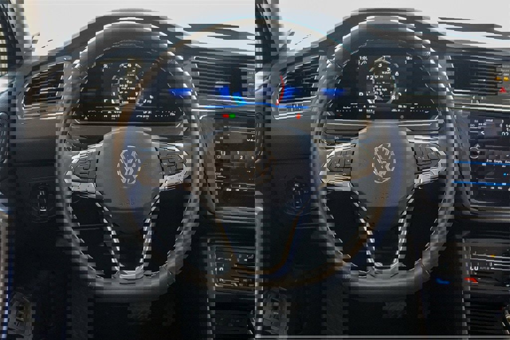 Used 2022 Volkswagen Tiguan SE image 28