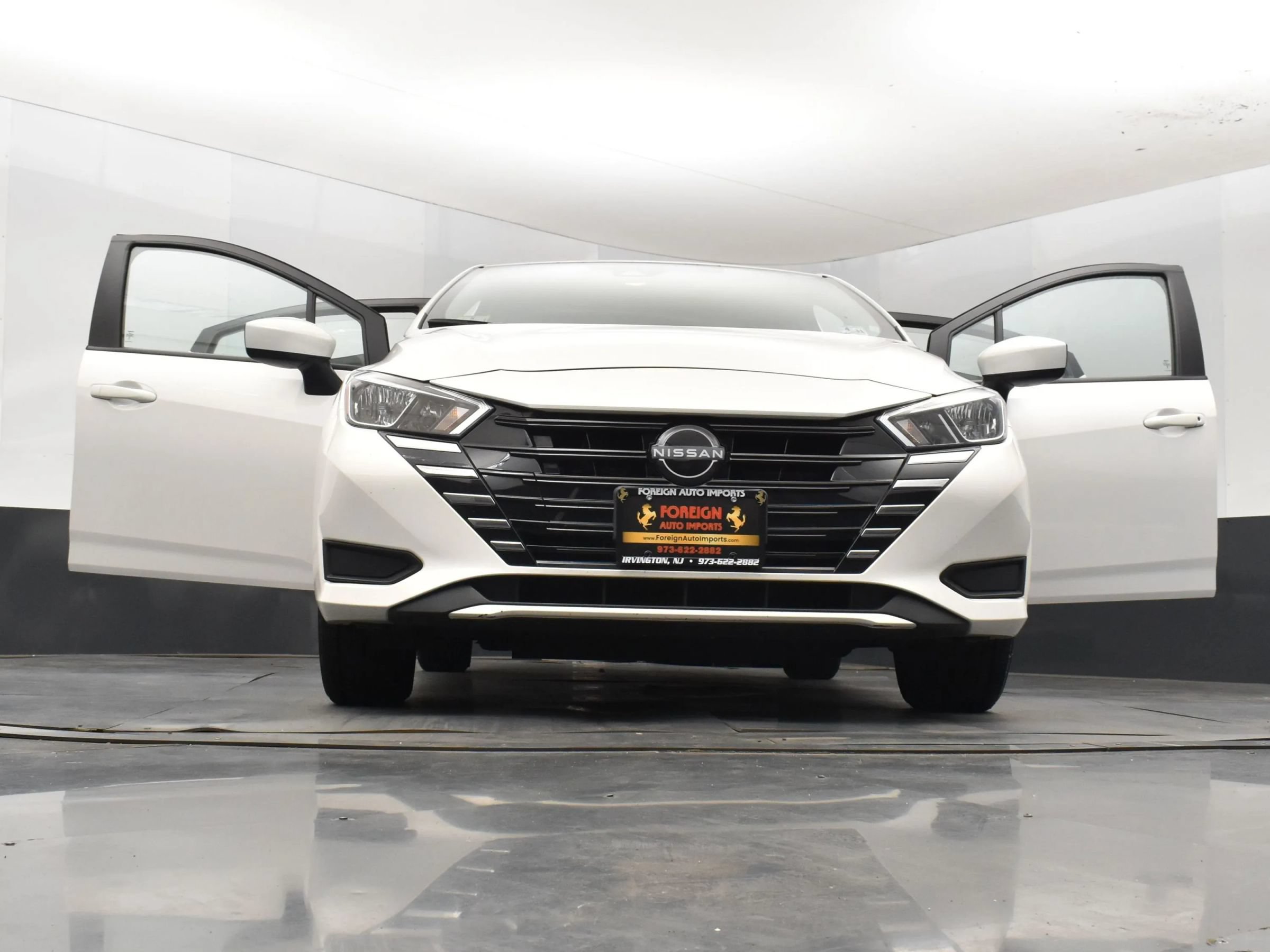 Used 2024 Nissan Versa SV FWD image 8