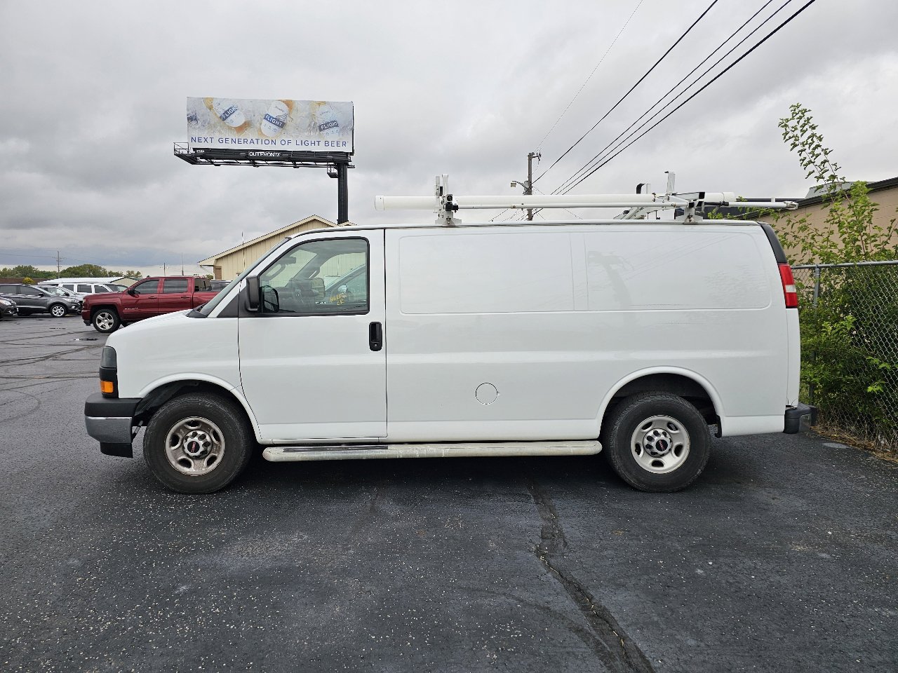 Used 2017 GMC Savana 2500 image 2