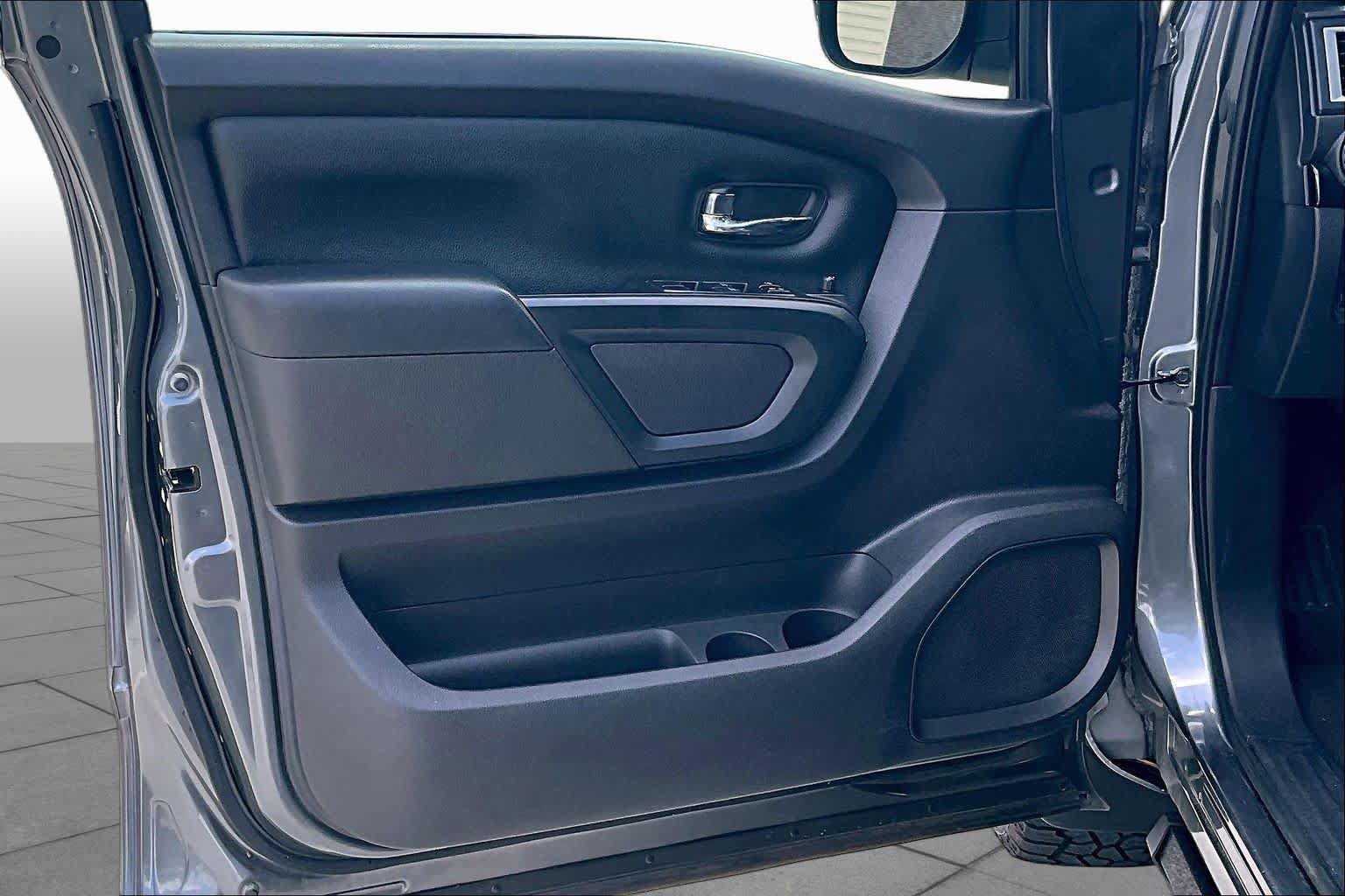 Used 2019 Nissan Titan SV w/ SV Convenience Package AWD/4WD image 21