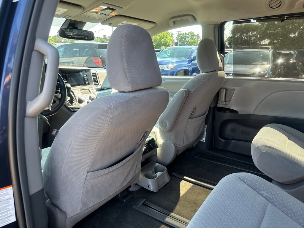 Used 2018 Toyota Sienna LE AWD/4WD image 39