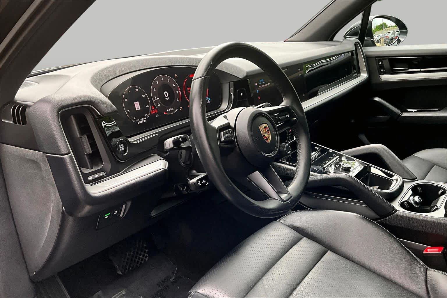 Used 2024 Porsche Cayenne AWD/4WD image 18
