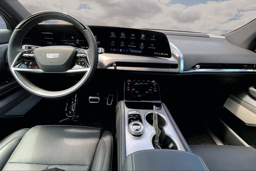 Certified 2026 Cadillac Vistiq Premium Luxury w/ LPO, Floor Liner Package AWD/4WD image 7