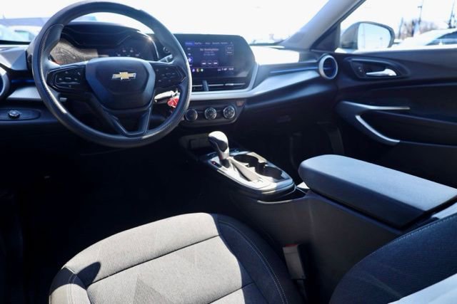 Certified 2025 Chevrolet Trax LS image 8