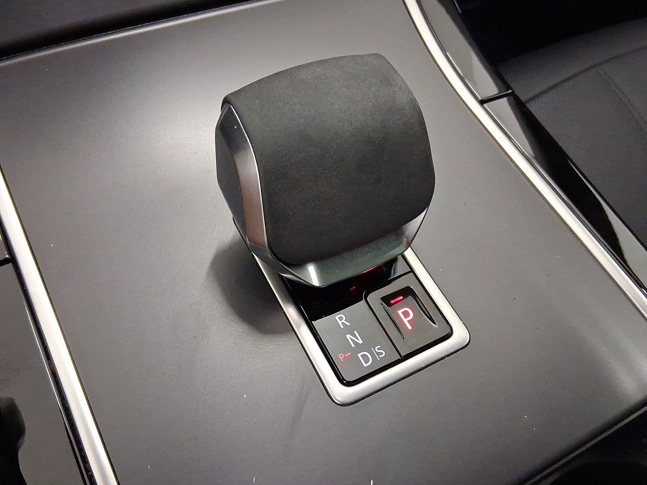 Certified 2025 Land Rover Range Rover Evoque Dynamic SE AWD/4WD image 16