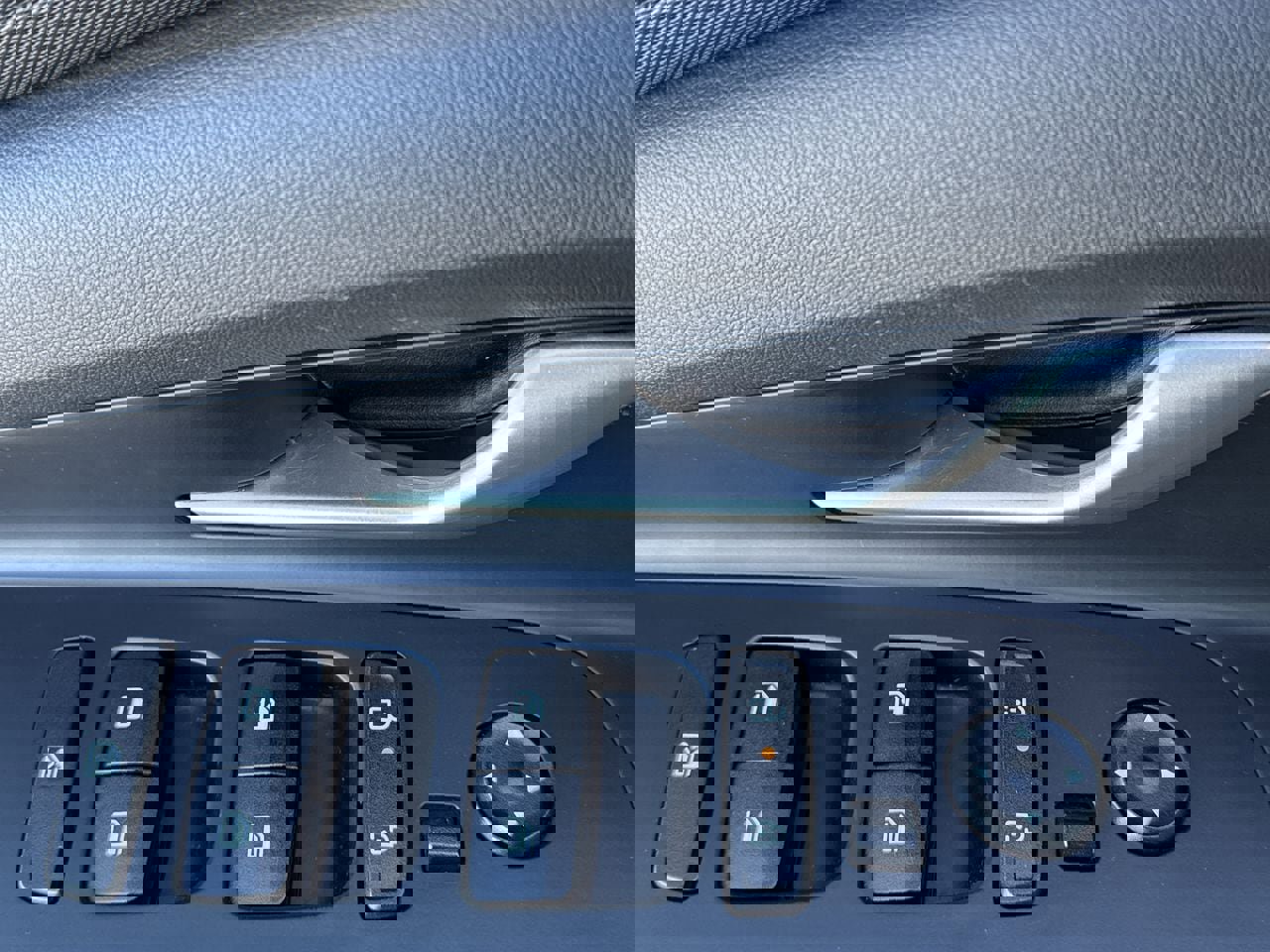 Used 2025 Hyundai Elantra SE image 12