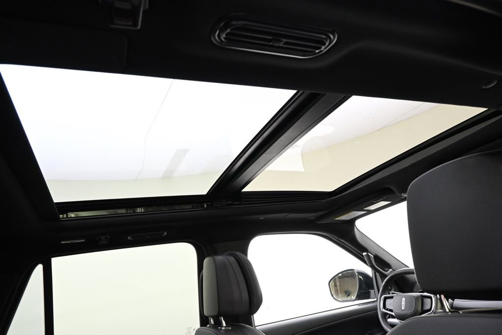 New 2026 Lincoln Navigator Reserve image 17