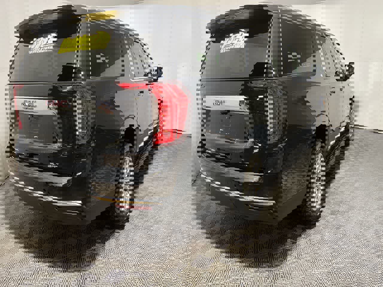 Used 2024 GMC Yukon XL SLT image 8